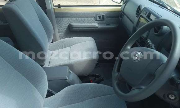 Nunua Ilio tumika Toyota Land Cruiser Beige Gari ndani ya Maputo nchini Maputo Nunua Ilio tumika Toyota Land Cruiser Beige Gari ndani ya Maputo nchini Maputo