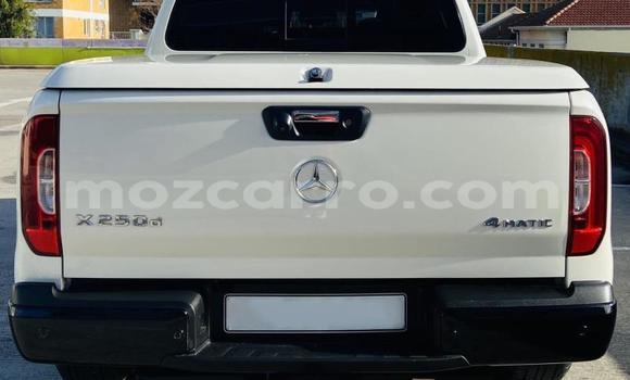 Tenga Tsaru Mercedes‒Benz X-klasse Concept Chena Mota in Maputo in Maputo Tenga Tsaru Mercedes‒Benz X-klasse Concept Chena Mota in Maputo in Maputo