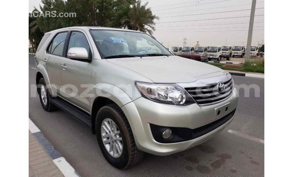 Tenga Imported Toyota Fortuner Zvimwe Mota in Import - Dubai in Cabo Delgado Tenga Imported Toyota Fortuner Zvimwe Mota in Import - Dubai in Cabo Delgado