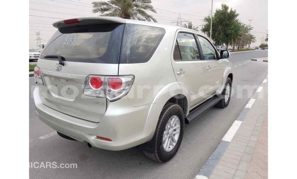 Tenga Imported Toyota Fortuner Zvimwe Mota in Import - Dubai in Cabo Delgado Tenga Imported Toyota Fortuner Zvimwe Mota in Import - Dubai in Cabo Delgado