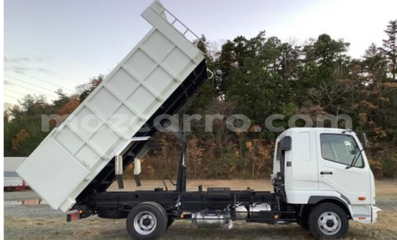 Comprar Usado Mitsubishi Canter Branco Caminhão em Inhambane em Inhambane Comprar Usado Mitsubishi Canter Branco Caminhão em Inhambane em Inhambane