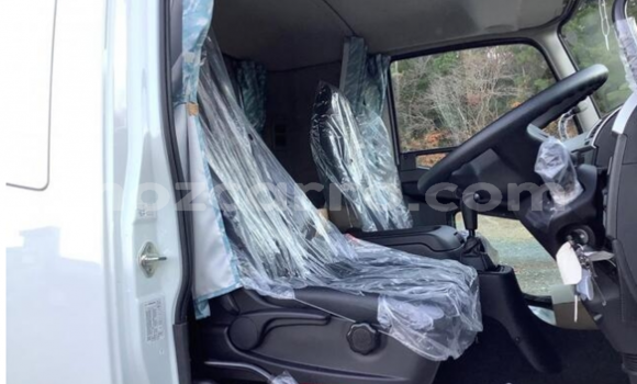 Comprar Usado Mitsubishi Canter Branco Caminhão em Inhambane em Inhambane Comprar Usado Mitsubishi Canter Branco Caminhão em Inhambane em Inhambane