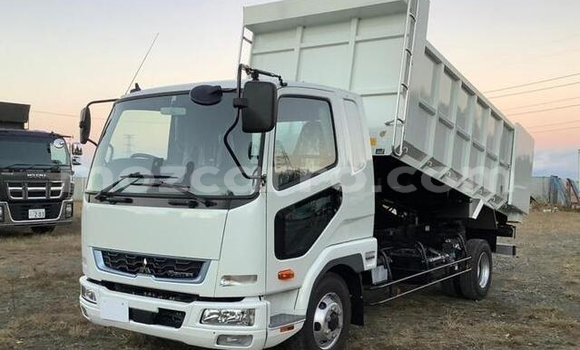 Comprar Usado Mitsubishi Canter Branco Caminhão em Inhambane em Inhambane Comprar Usado Mitsubishi Canter Branco Caminhão em Inhambane em Inhambane