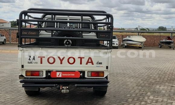 Comprar Usado Toyota Land Cruiser Branco Carro em Maputo em Maputo Comprar Usado Toyota Land Cruiser Branco Carro em Maputo em Maputo