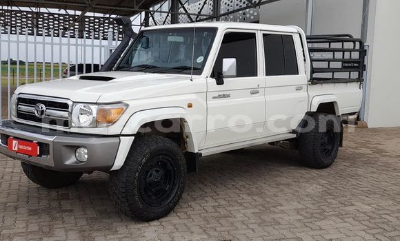 Comprar Usado Toyota Land Cruiser Branco Carro em Maputo em Maputo Comprar Usado Toyota Land Cruiser Branco Carro em Maputo em Maputo