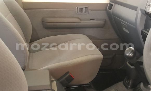 Comprar Usado Toyota Land Cruiser Branco Carro em Maputo em Maputo Comprar Usado Toyota Land Cruiser Branco Carro em Maputo em Maputo