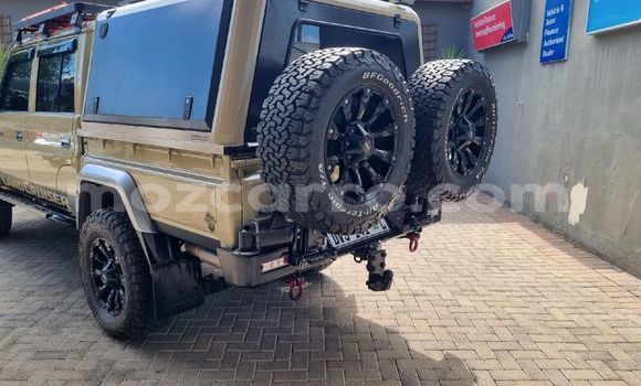 Comprar Usado Toyota Land Cruiser Bege Carro em Mabalane em Gaza Comprar Usado Toyota Land Cruiser Bege Carro em Mabalane em Gaza