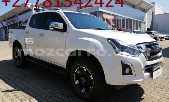 Buy Used Isuzu KB White Car in Maputo in Maputo