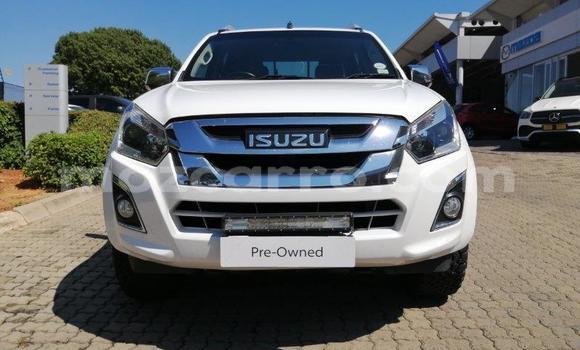 Comprar Usado Isuzu KB Branco Carro em Maputo em Maputo Comprar Usado Isuzu KB Branco Carro em Maputo em Maputo