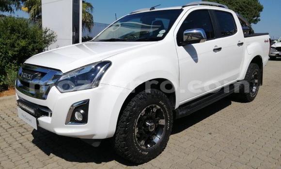 Comprar Usado Isuzu KB Branco Carro em Maputo em Maputo Comprar Usado Isuzu KB Branco Carro em Maputo em Maputo