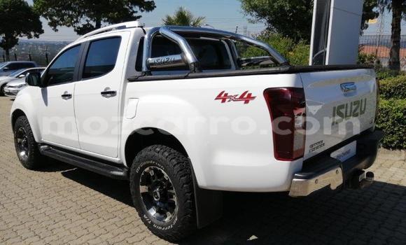 Comprar Usado Isuzu KB Branco Carro em Maputo em Maputo Comprar Usado Isuzu KB Branco Carro em Maputo em Maputo