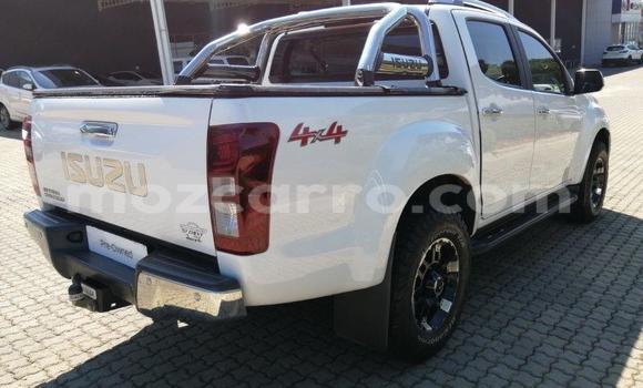 Comprar Usado Isuzu KB Branco Carro em Maputo em Maputo Comprar Usado Isuzu KB Branco Carro em Maputo em Maputo