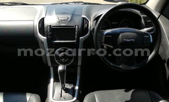 Comprar Usado Isuzu KB Branco Carro em Maputo em Maputo Comprar Usado Isuzu KB Branco Carro em Maputo em Maputo