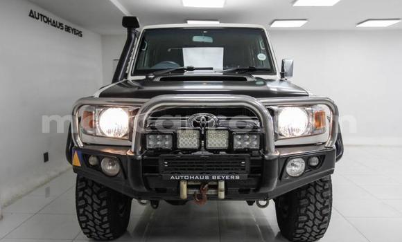 Comprar Usado Toyota Land Cruiser Branco Carro em Maputo em Maputo