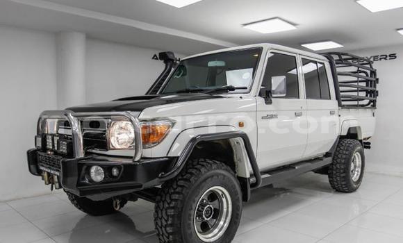 Comprar Usado Toyota Land Cruiser Branco Carro em Maputo em Maputo Comprar Usado Toyota Land Cruiser Branco Carro em Maputo em Maputo