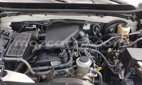 Nunua Imported Toyota Prado Nyeupe Gari ndani ya Import - Dubai nchini Cabo Delgado Nunua Imported Toyota Prado Nyeupe Gari ndani ya Import - Dubai nchini Cabo Delgado