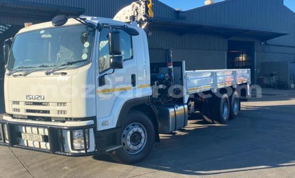 Comprar Usado Isuzu FTR 850 Branco Caminhão em Maputo em Maputo Comprar Usado Isuzu FTR 850 Branco Caminhão em Maputo em Maputo