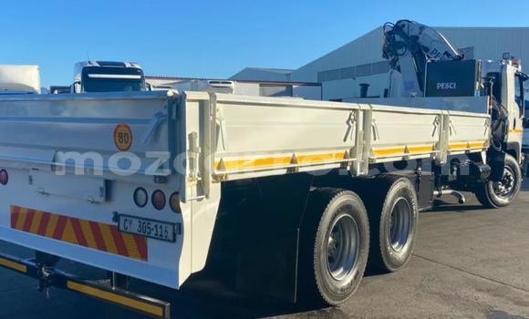 Comprar Usado Isuzu FTR 850 Branco Caminhão em Maputo em Maputo Comprar Usado Isuzu FTR 850 Branco Caminhão em Maputo em Maputo