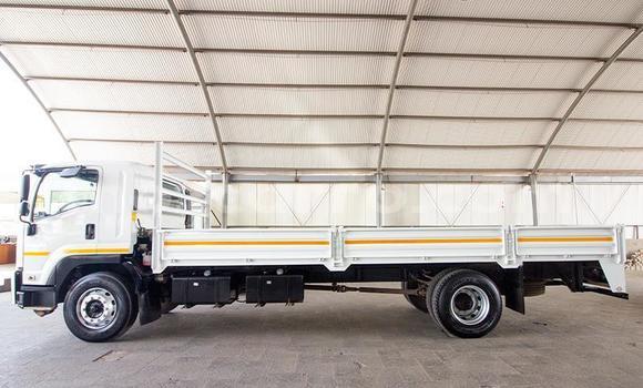 Comprar Usado Isuzu FTR 850 Branco Caminhão em Maputo em Maputo Comprar Usado Isuzu FTR 850 Branco Caminhão em Maputo em Maputo