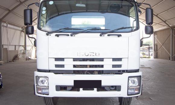 Comprar Usado Isuzu FTR 850 Branco Caminhão em Maputo em Maputo Comprar Usado Isuzu FTR 850 Branco Caminhão em Maputo em Maputo