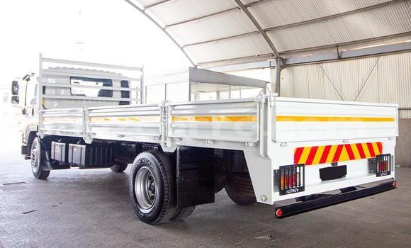 Comprar Usado Isuzu FTR 850 Branco Caminhão em Maputo em Maputo Comprar Usado Isuzu FTR 850 Branco Caminhão em Maputo em Maputo