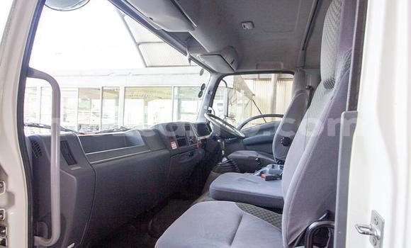 Comprar Usado Isuzu FTR 850 Branco Caminhão em Maputo em Maputo Comprar Usado Isuzu FTR 850 Branco Caminhão em Maputo em Maputo