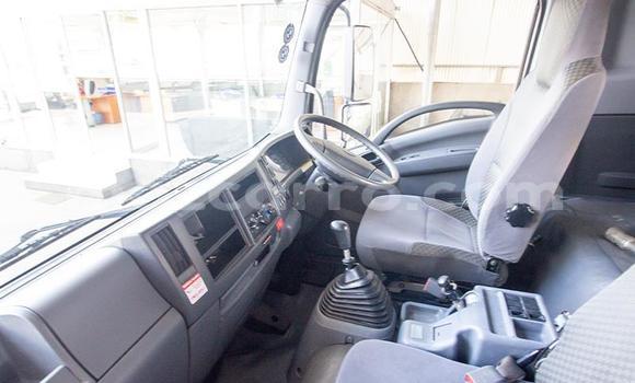 Comprar Usado Isuzu FTR 850 Branco Caminhão em Maputo em Maputo Comprar Usado Isuzu FTR 850 Branco Caminhão em Maputo em Maputo