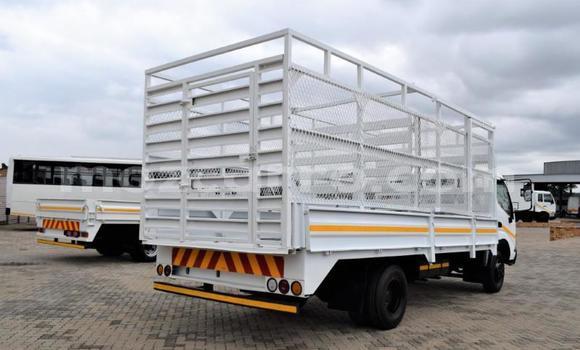 Buy Used Hino 300 Series White Truck in Maputo in Maputo Buy Used Hino 300 Series White Truck in Maputo in Maputo