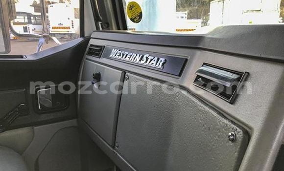 Tenga Tsaru Caterpillar 120 Chena Rori in Maputo in Maputo Tenga Tsaru Caterpillar 120 Chena Rori in Maputo in Maputo