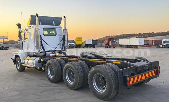 Tenga Tsaru Caterpillar 120 Chena Rori in Maputo in Maputo Tenga Tsaru Caterpillar 120 Chena Rori in Maputo in Maputo