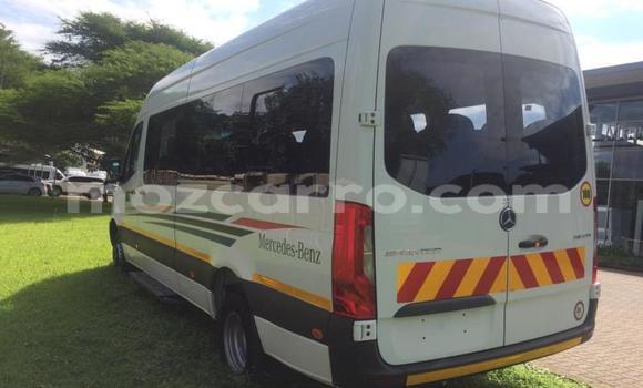 Comprar Usado Mercedes‒Benz Sprinter Branco Caminhão em Maputo em Maputo Comprar Usado Mercedes‒Benz Sprinter Branco Caminhão em Maputo em Maputo