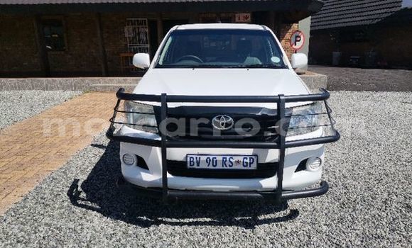Buy Used Toyota Hilux White Car in Inhambane in Inhambane Buy Used Toyota Hilux White Car in Inhambane in Inhambane