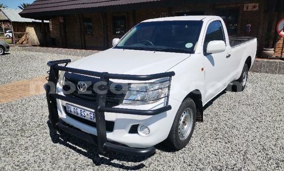 Buy Used Toyota Hilux White Car in Inhambane in Inhambane Buy Used Toyota Hilux White Car in Inhambane in Inhambane