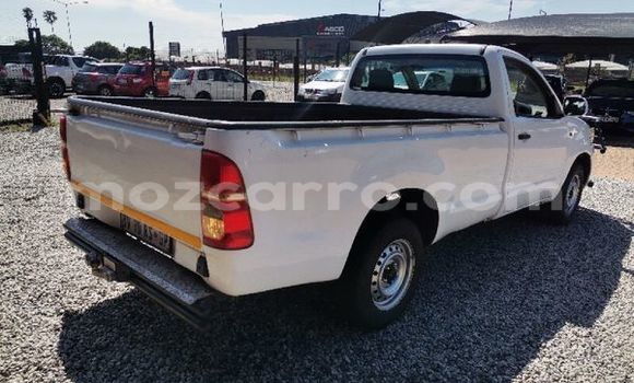 Buy Used Toyota Hilux White Car in Inhambane in Inhambane Buy Used Toyota Hilux White Car in Inhambane in Inhambane