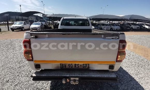 Buy Used Toyota Hilux White Car in Inhambane in Inhambane Buy Used Toyota Hilux White Car in Inhambane in Inhambane