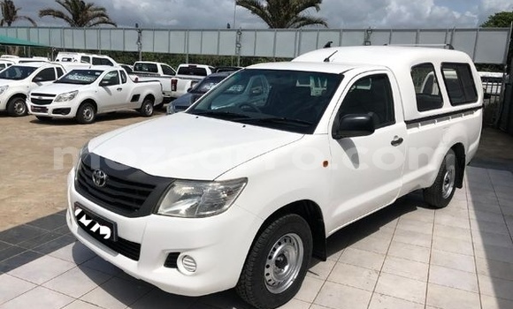 Nunua Ilio tumika Toyota Hilux Nyeupe Gari ndani ya Maputo nchini Maputo