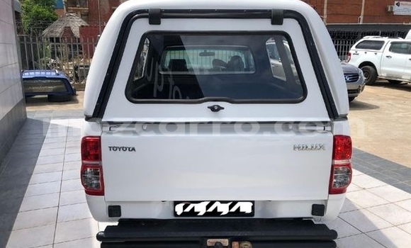 Nunua Ilio tumika Toyota Hilux Nyeupe Gari ndani ya Maputo nchini Maputo Nunua Ilio tumika Toyota Hilux Nyeupe Gari ndani ya Maputo nchini Maputo