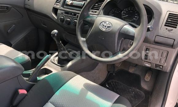 Nunua Ilio tumika Toyota Hilux Nyeupe Gari ndani ya Maputo nchini Maputo Nunua Ilio tumika Toyota Hilux Nyeupe Gari ndani ya Maputo nchini Maputo