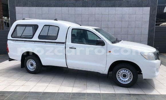 Nunua Ilio tumika Toyota Hilux Nyeupe Gari ndani ya Maputo nchini Maputo Nunua Ilio tumika Toyota Hilux Nyeupe Gari ndani ya Maputo nchini Maputo