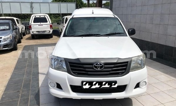 Nunua Ilio tumika Toyota Hilux Nyeupe Gari ndani ya Maputo nchini Maputo Nunua Ilio tumika Toyota Hilux Nyeupe Gari ndani ya Maputo nchini Maputo