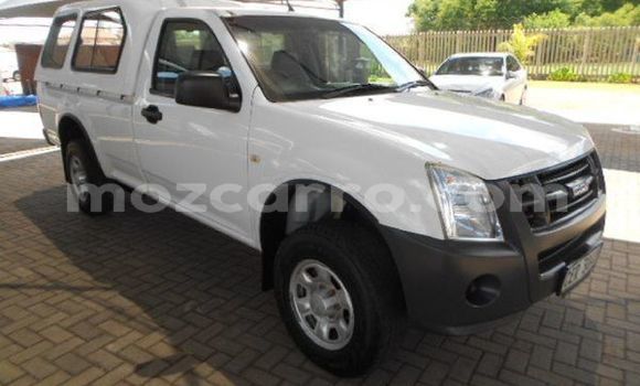 Comprar Usado Isuzu KB Branco Carro em Maputo em Maputo Comprar Usado Isuzu KB Branco Carro em Maputo em Maputo