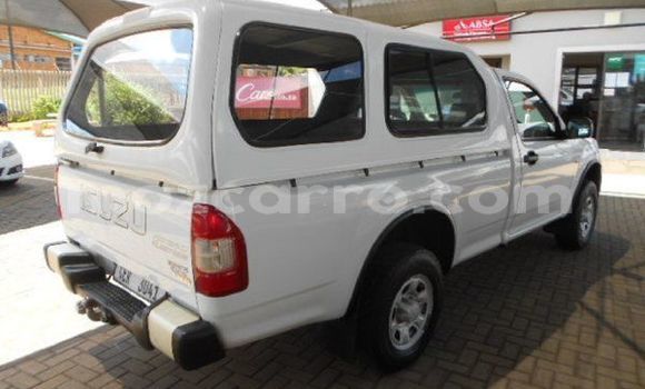 Comprar Usado Isuzu KB Branco Carro em Maputo em Maputo Comprar Usado Isuzu KB Branco Carro em Maputo em Maputo