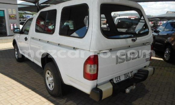Comprar Usado Isuzu KB Branco Carro em Maputo em Maputo Comprar Usado Isuzu KB Branco Carro em Maputo em Maputo