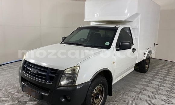 Buy Used Isuzu KB White Car in Maputo in Maputo