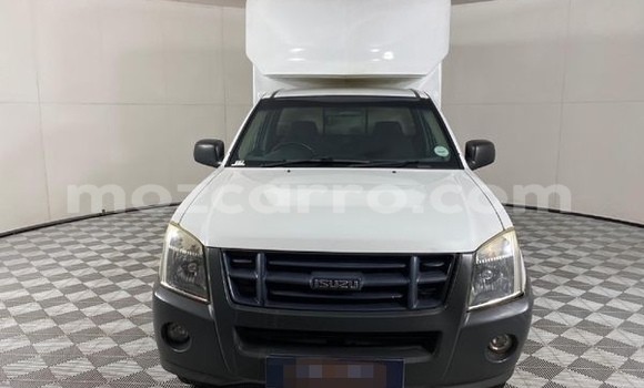 Nunua Ilio tumika Isuzu KB Nyeupe Gari ndani ya Maputo nchini Maputo Nunua Ilio tumika Isuzu KB Nyeupe Gari ndani ya Maputo nchini Maputo