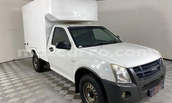 Nunua Ilio tumika Isuzu KB Nyeupe Gari ndani ya Maputo nchini Maputo Nunua Ilio tumika Isuzu KB Nyeupe Gari ndani ya Maputo nchini Maputo
