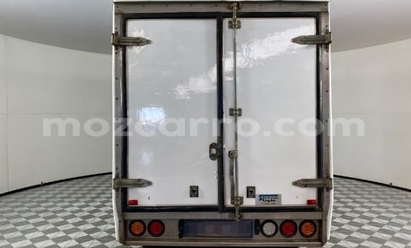 Nunua Ilio tumika Isuzu KB Nyeupe Gari ndani ya Maputo nchini Maputo Nunua Ilio tumika Isuzu KB Nyeupe Gari ndani ya Maputo nchini Maputo