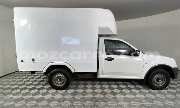 Nunua Ilio tumika Isuzu KB Nyeupe Gari ndani ya Maputo nchini Maputo Nunua Ilio tumika Isuzu KB Nyeupe Gari ndani ya Maputo nchini Maputo