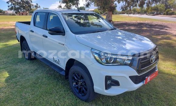 Comprar Usado Toyota Hilux Branco Carro em Maputo em Maputo