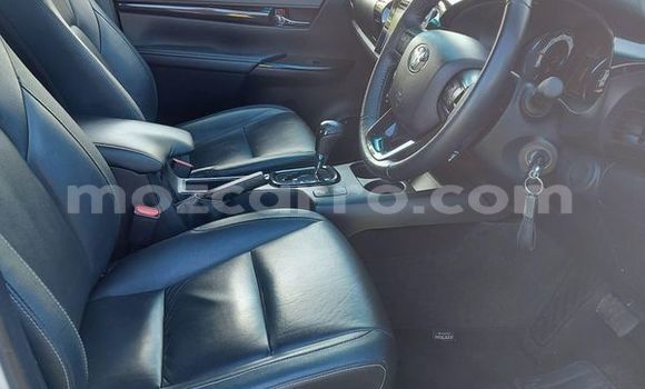 Nunua Ilio tumika Toyota Hilux Nyeupe Gari ndani ya Maputo nchini Maputo Nunua Ilio tumika Toyota Hilux Nyeupe Gari ndani ya Maputo nchini Maputo